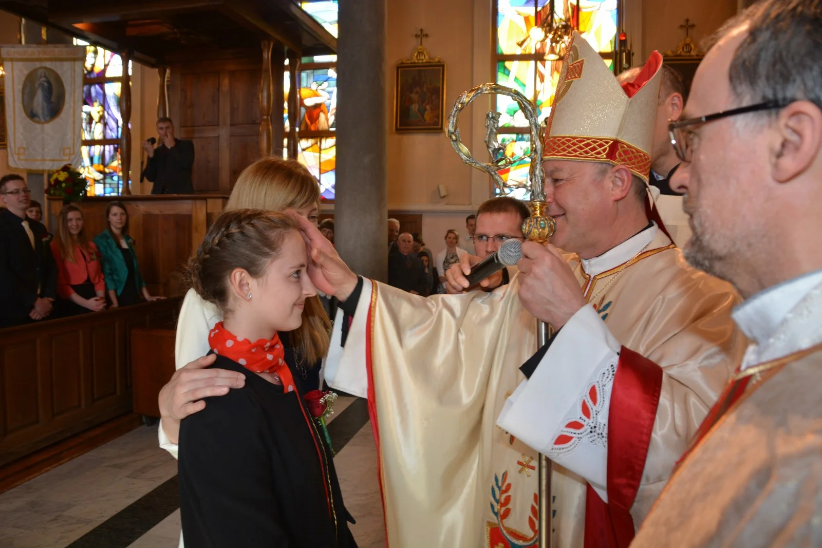Podelitev zakramenta svete birme (foto: Župnija Preska)