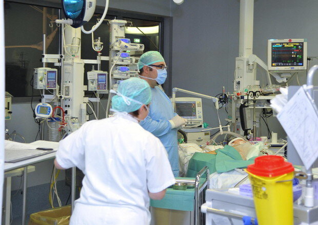 Bolniško maziljenje v času epidemije COVID-19