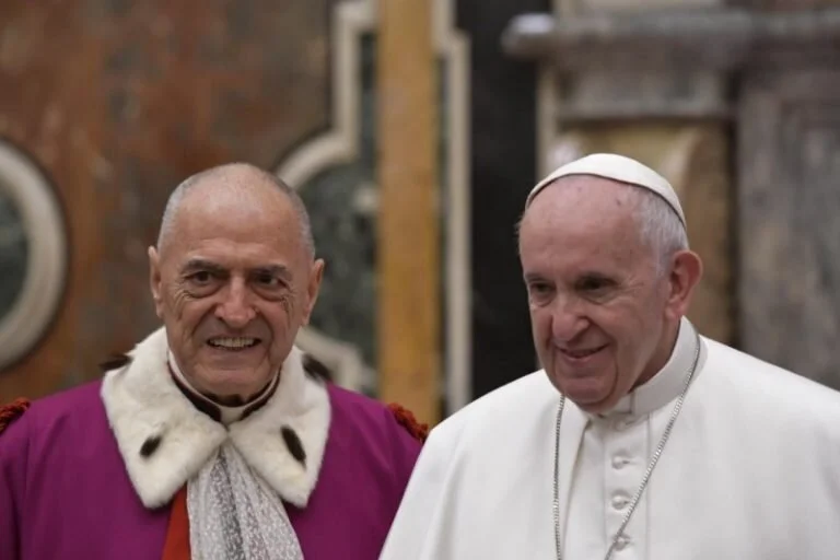 "Podpiši. Ti si sodnik"