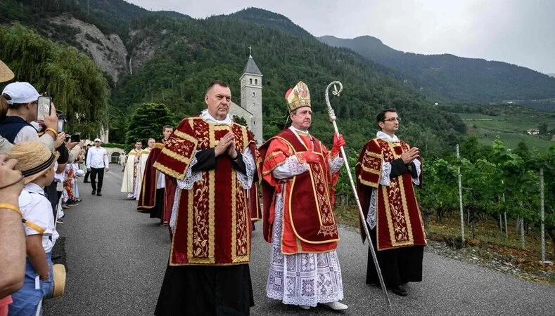 Nedovoljena škofovska posvečenja - odziv na pismo in izjavo