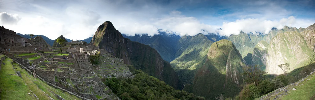 Guests-admiring-Machu-Picchu-in-Peru.jpg