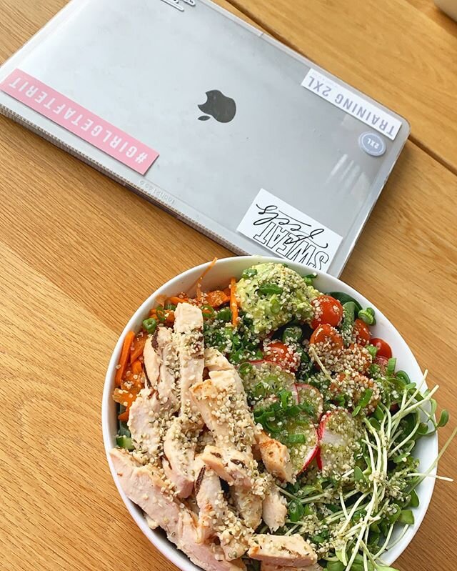fuelling is not just for your training - you have to fuel your brain as well🧠
.
when I set up for a work block, one of the first things I think of is what I&rsquo;m eating before I get into it
(I mean I&rsquo;m always thinking of food but it&rsquo;s