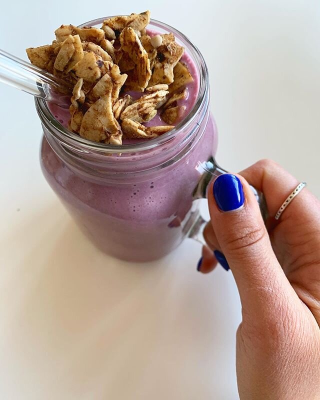 a key part of my morning routine is fuel &amp; lately I&rsquo;ve been back on the smoothie train even more now that I am part of the #SilkGang! (I never really got off, but winter isn&rsquo;t always smoothie-friendly🤷🏻&zwj;♀️)
.
I always want to ma