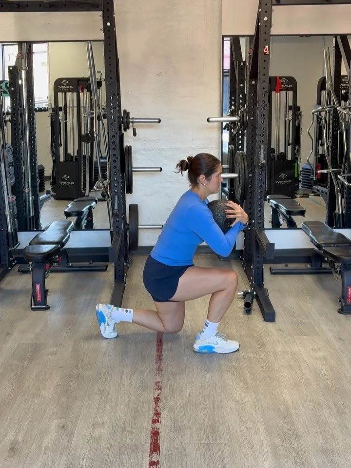 TRAINING SESSION FROM THE 2025 HOLIDAY ADVENT CALENDAR 🪩

PHASE 01: LIFT A - SQUAT + PULL FOCUS
A1. MB Split Drop 5/
A2. DB SA High Pull (from floor) 5/ x 3 sets
B1. DB Tempo Goblet Squat 10
B2. Cable/ RB Seated Pulldown 10 x 3 sets
C1. DB FFE Rever