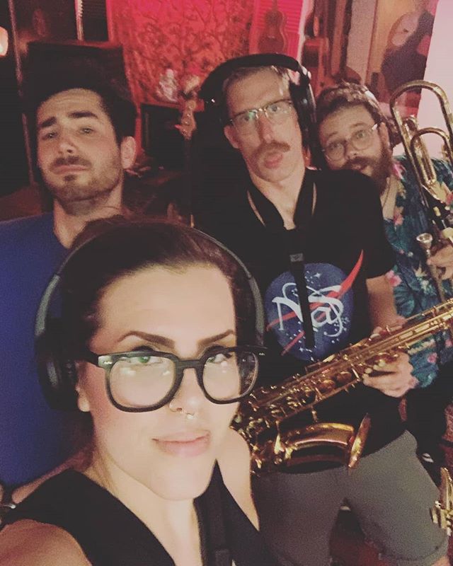 And we back, and we back, and we back. (Sort of.) Recording with @significant_looks last night.
📷: @anyacombsherhair

#brassband #brasssection #livehorns #recordingsession #saxophone #barisax #tenorsax #trumpet #trombone