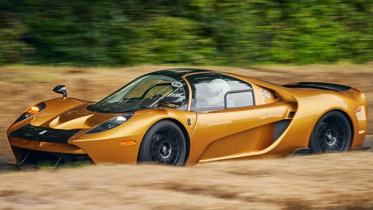 Ferrari 296 GTB vs Glickenhaus 004S/CS