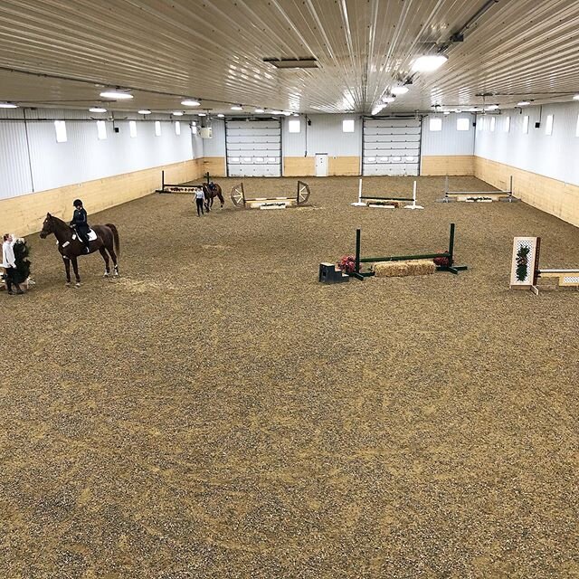 Welcome to hunter land! We&rsquo;ve been busy building a whole new hunter set of jumps for the indoor and outdoor arena. Team Ten got to practice schooling for the Covid series today. Everyone is excited to get out and back into showing again.  #hunt