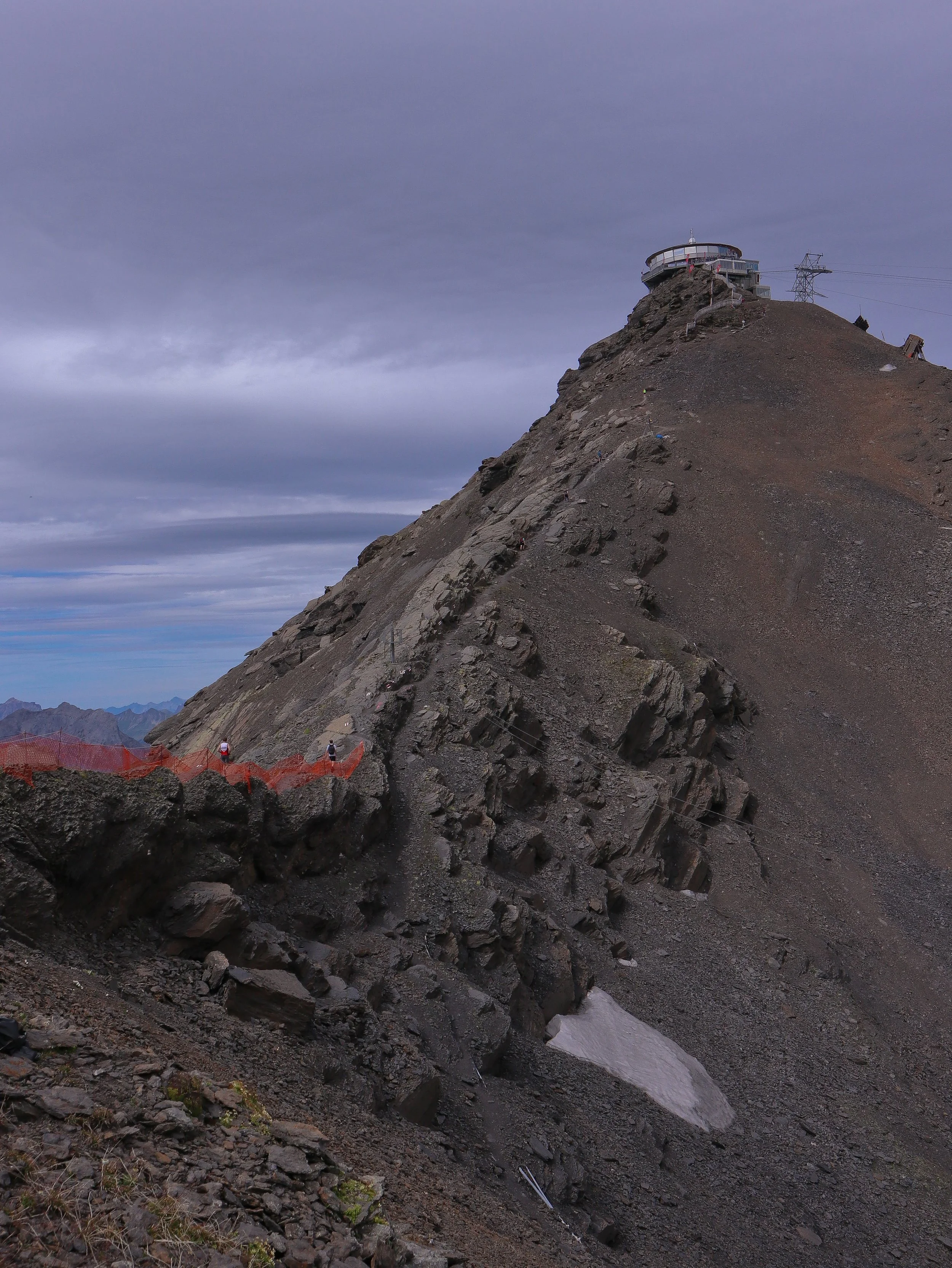 The final 200 meter scramble to the top of the Schilthorn.