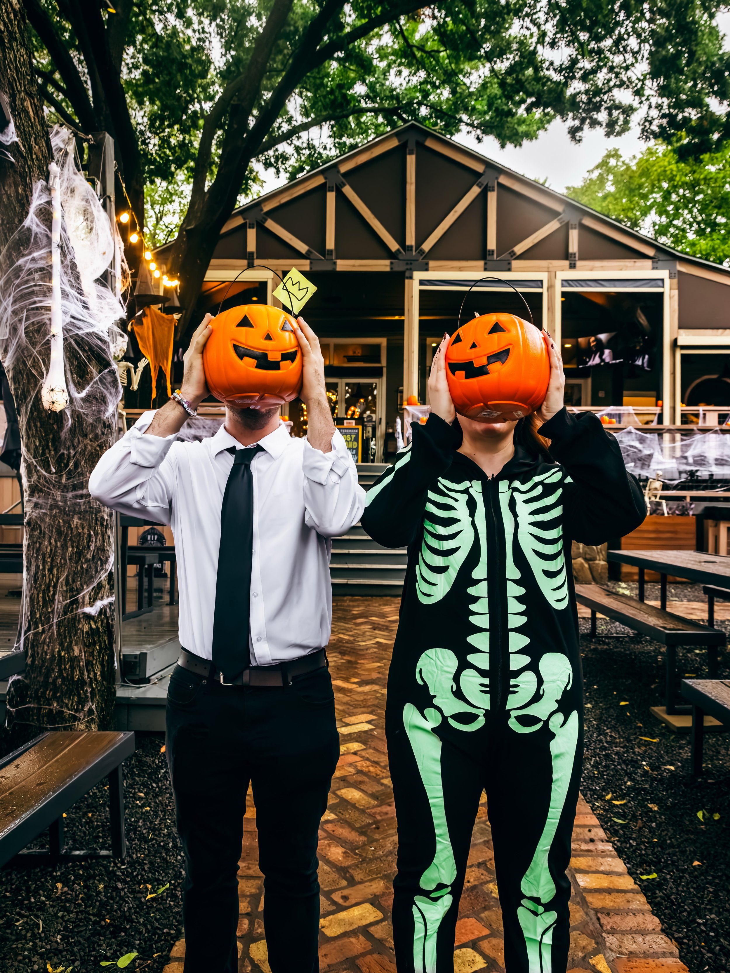 These two can&rsquo;t agree on a team, but they can agree on where to watch it. 🎃

Red River Rivalry, Saturday at 2:30. See you on the patio at The Yard in Downtown McKinney. 

#RedRiverRivalry #HookEm #BoomerSooner #TexasOU #mckinneytx