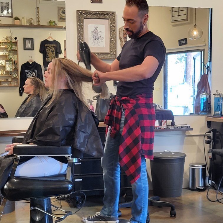 Please help us welcome @rm_colourcreative to The @revelrybarbersalon . We are so excited to have your talent and love for color/cut/styling with us. Richard is open for walk ins and you can book with him in the link posted in our story/highlight. He 