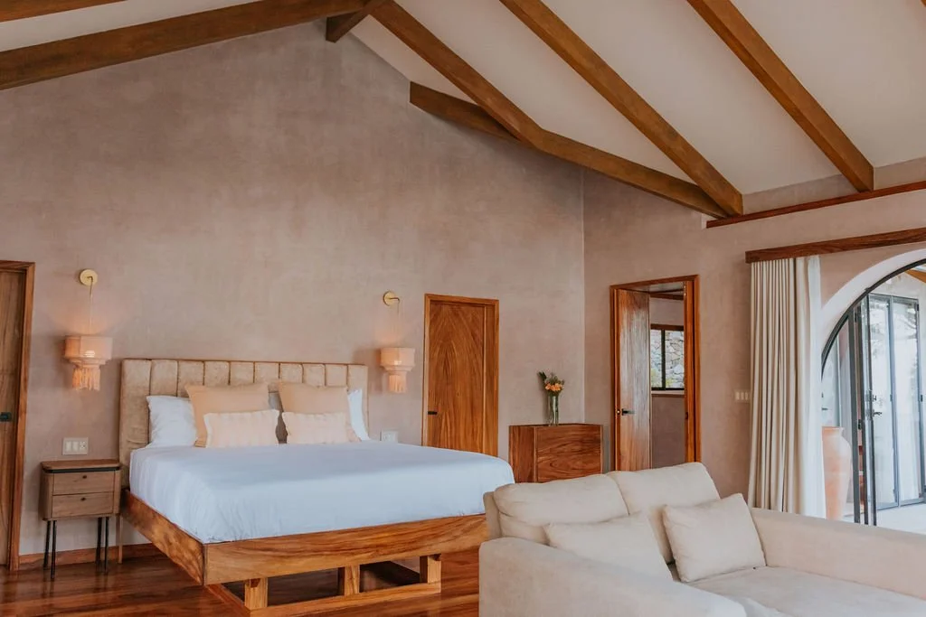Casa Floresta Master Suite – King Bed (Shared)
