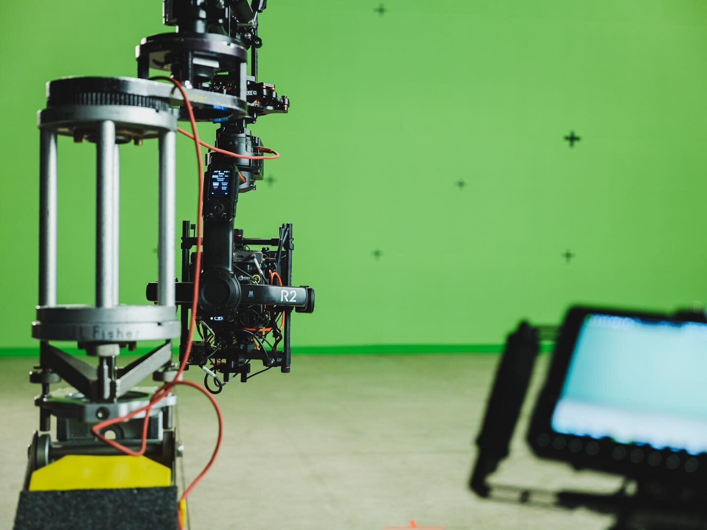 One of our favorite setups over here at LA Gimbals, the dolly/Black Arm/R2 trifecta!⁠
⁠
⁠
#LAGimbals #gimbals #local600 #cameraoperator #camop #dji #ronin2 #freefly #movipro #shotover #losangeles #film #setlife #covid #cinema #cinematography #gimbalo
