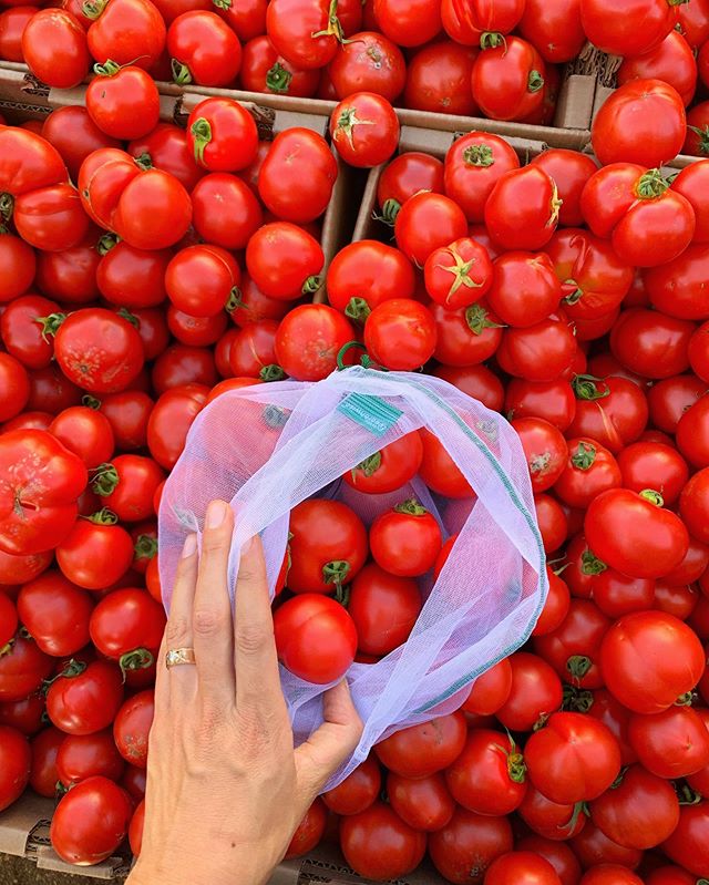 I don&rsquo;t always eat tomatoes (because #AIP) but when I do it&rsquo;s dry-farmed-early girl tomatoes from the farmers market in summer.
-
When I take clients into the anti inflammatory AIP (autoimmune protocol) realm we take tomatoes and all nigh