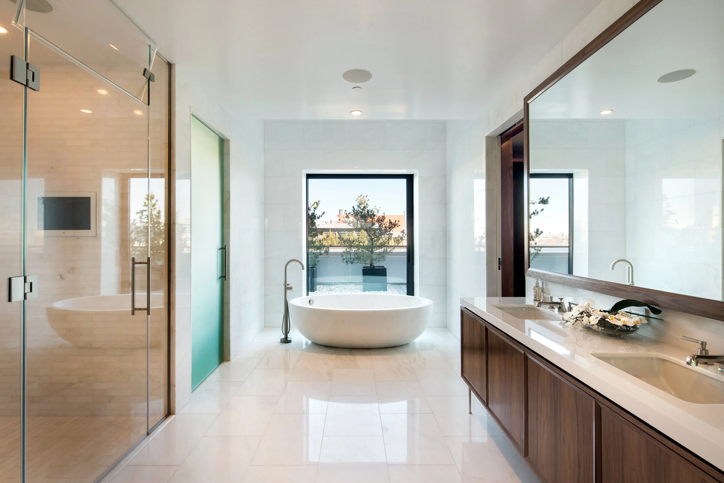 19 250W - PH - master bathroom.jpg