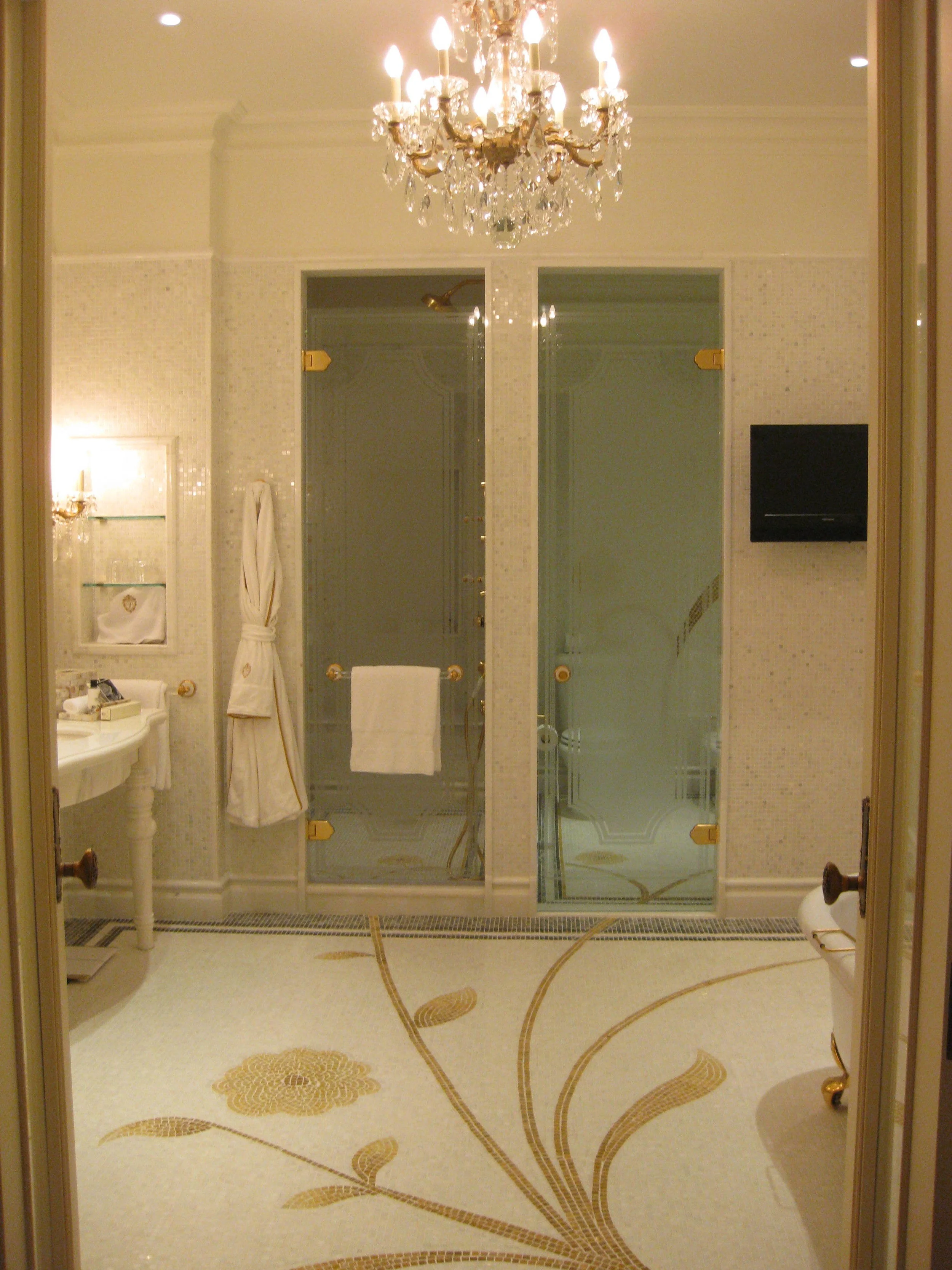 10 BATH.JPG