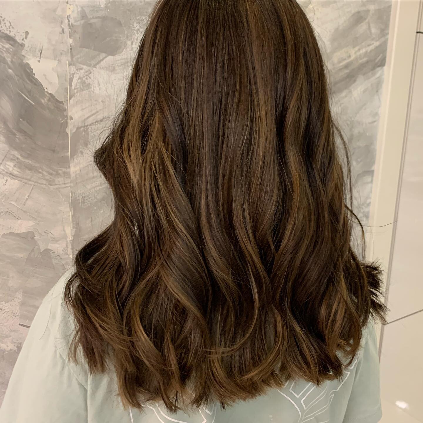 Balayage for natural tone 
They call it mushroom color~ for this fall go for natural color tone #haircolor #raffine_by_sungsook #hairbysungsook #balayageombre #balayagehighlights #ashmushroomhaircolor #naturalcolor #highlight #salon #ktown #ktownla