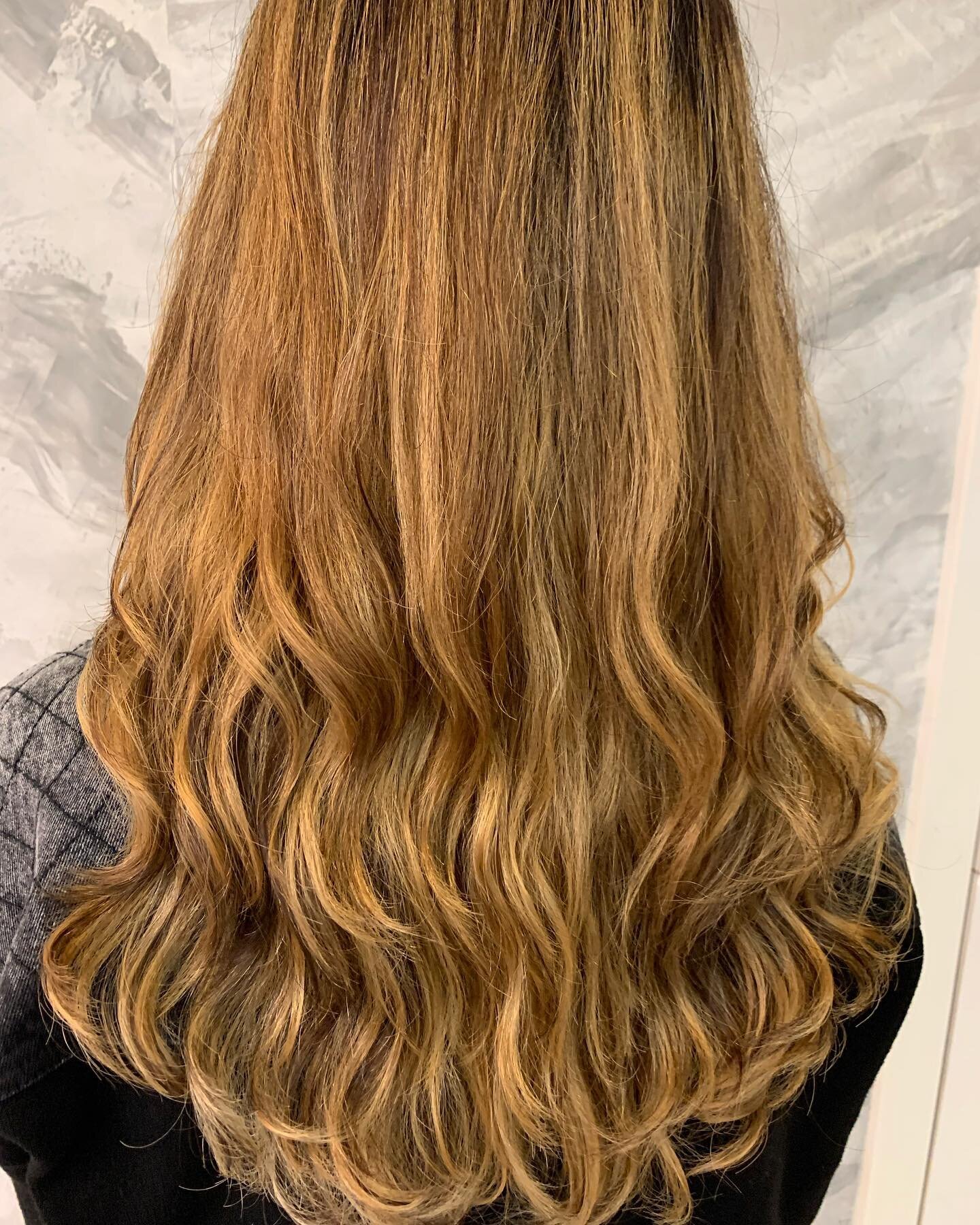 Bleached hair for digital perm/setting perm done with treatment! Curls came out awesome! With no damages to the hair! See the result! #bleachedhair #hairtreatment #settingperm #digitalperm #bleachedhairperm #nodamage #lahairsalon #hairsalon #엘레이 #엘레이