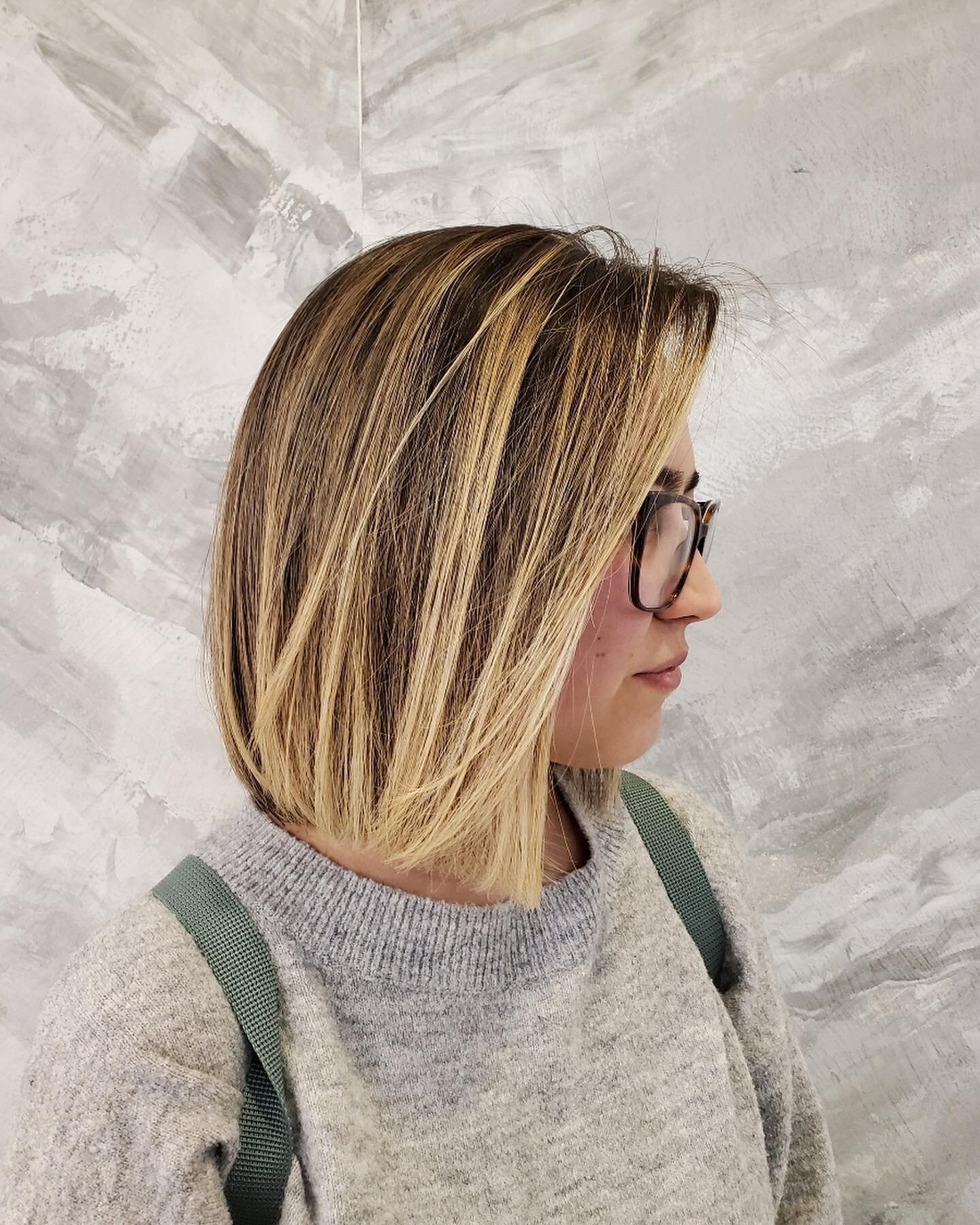 Diamond keratin treatment and a haircut. Lovely shine, #byebyefrizz .
.
.
Treatment by @_jennysorakong .
.
.
.
#diamondkeratin #healthyhair #koreatownhairsalon #losangeleshairstylist