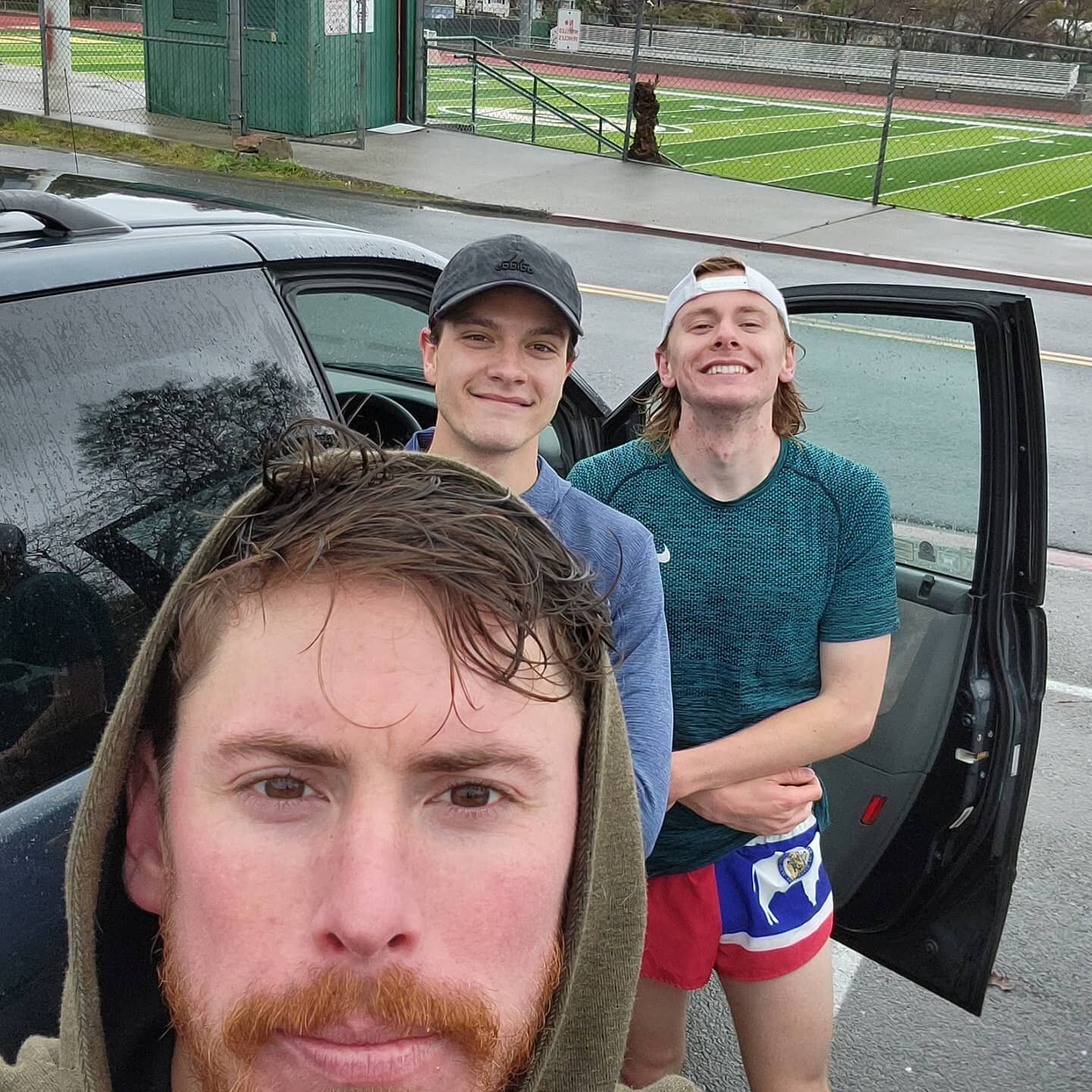 Reunited and it feels so mediocre 
10x800m 227 avg 
Coach 6x800m 4x600m 233 avg 600m were 148 150 148 144 (15 last 100m)
