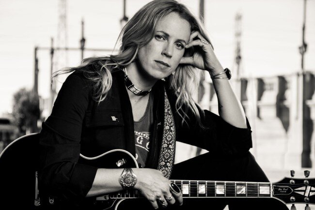 Mandy Rowden Teams with American Songwriter For ‘Parachute’ Album ...