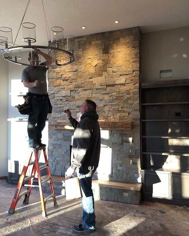 Finishing touches are so much fun - especially when you work with an amazing team @lakecountrybuilders. I will definitely post a #beforeandafter on this one - it&rsquo;s #extreme.
#asdesigns #fireplace #remodel #facelift #renovate #gasfireplace #cust