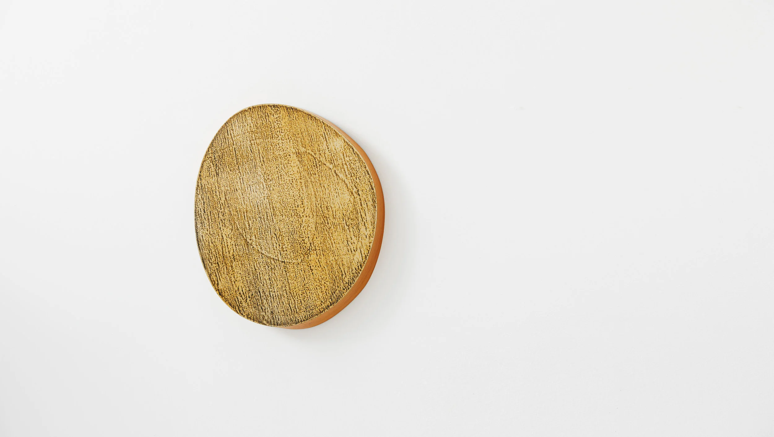 Gidon_Bing_Textured_Wooden_Round_Beige_0047.jpg