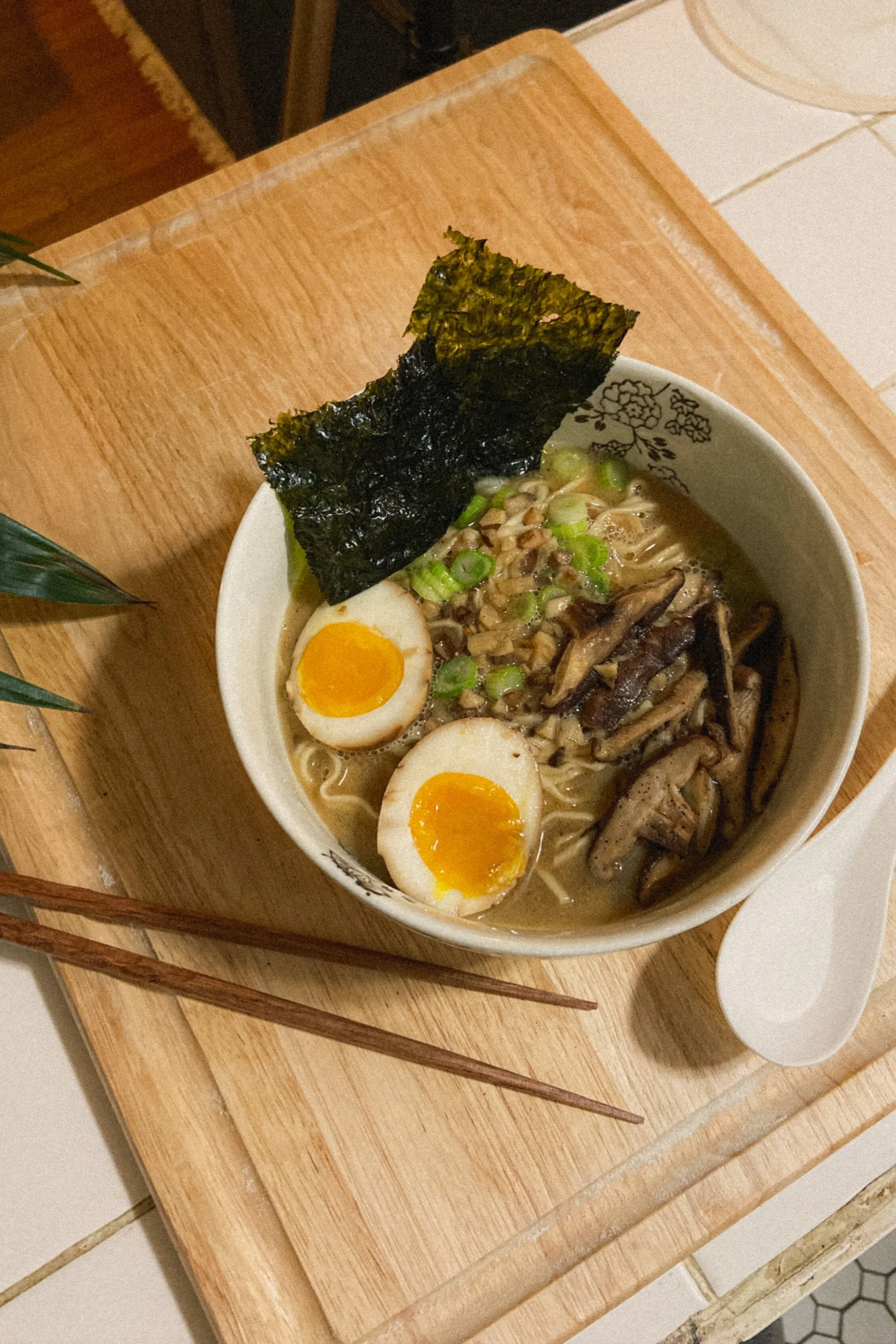 HOW TO MAKE RAMEN AT HOME (NO MEAT)
