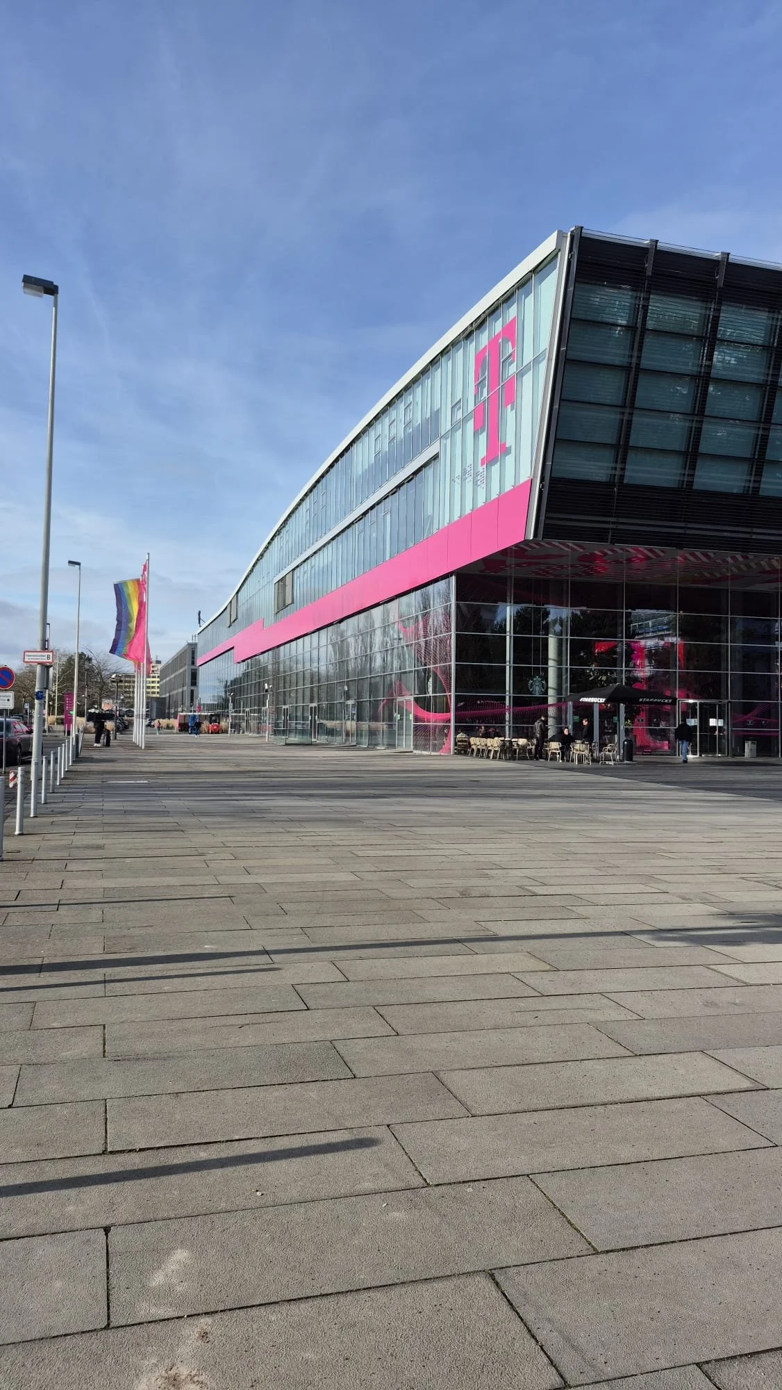 Gebäude bei Nacht.jpg