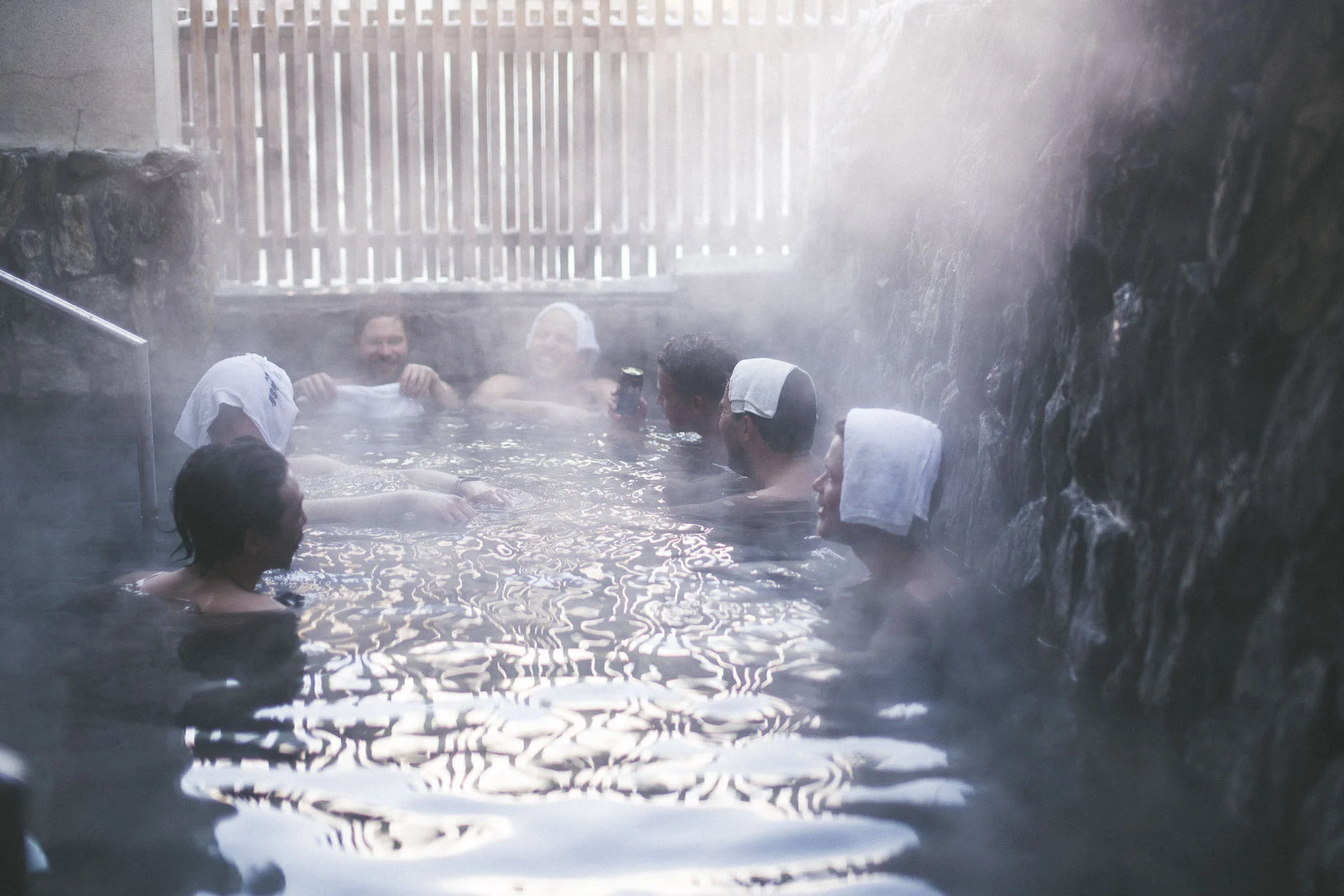 Onsen Tourilla myös kylvetään joka päivä mahdollisuuksien mukaan eri Onsenissa, mikä on mahtava tapa rentoutua mäkipäivän jälkeen. Kuva: 2018 Onsen Tour, Iisakki Kennilä