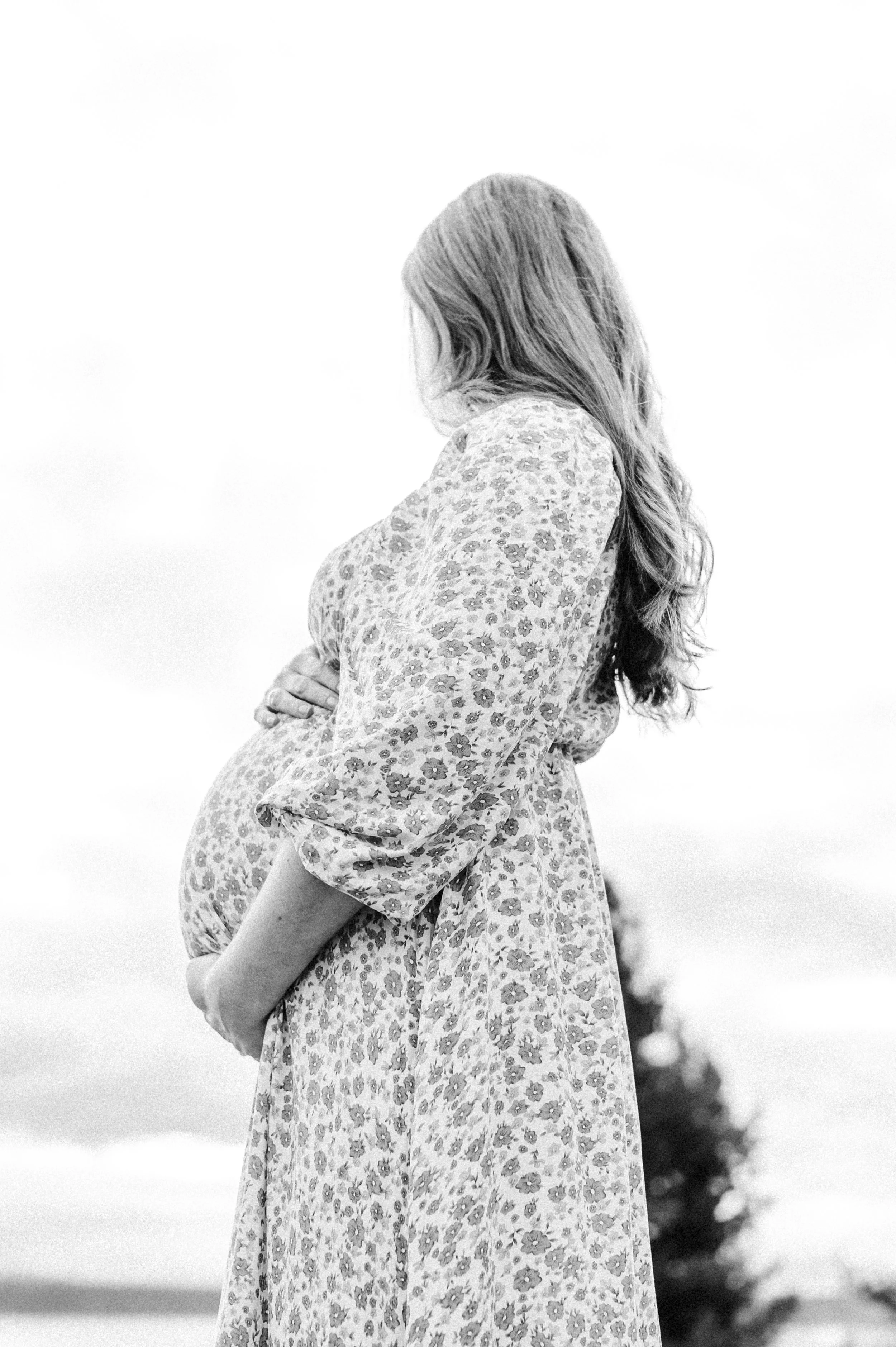 Pregnant mom looks into distance during maternity photo session