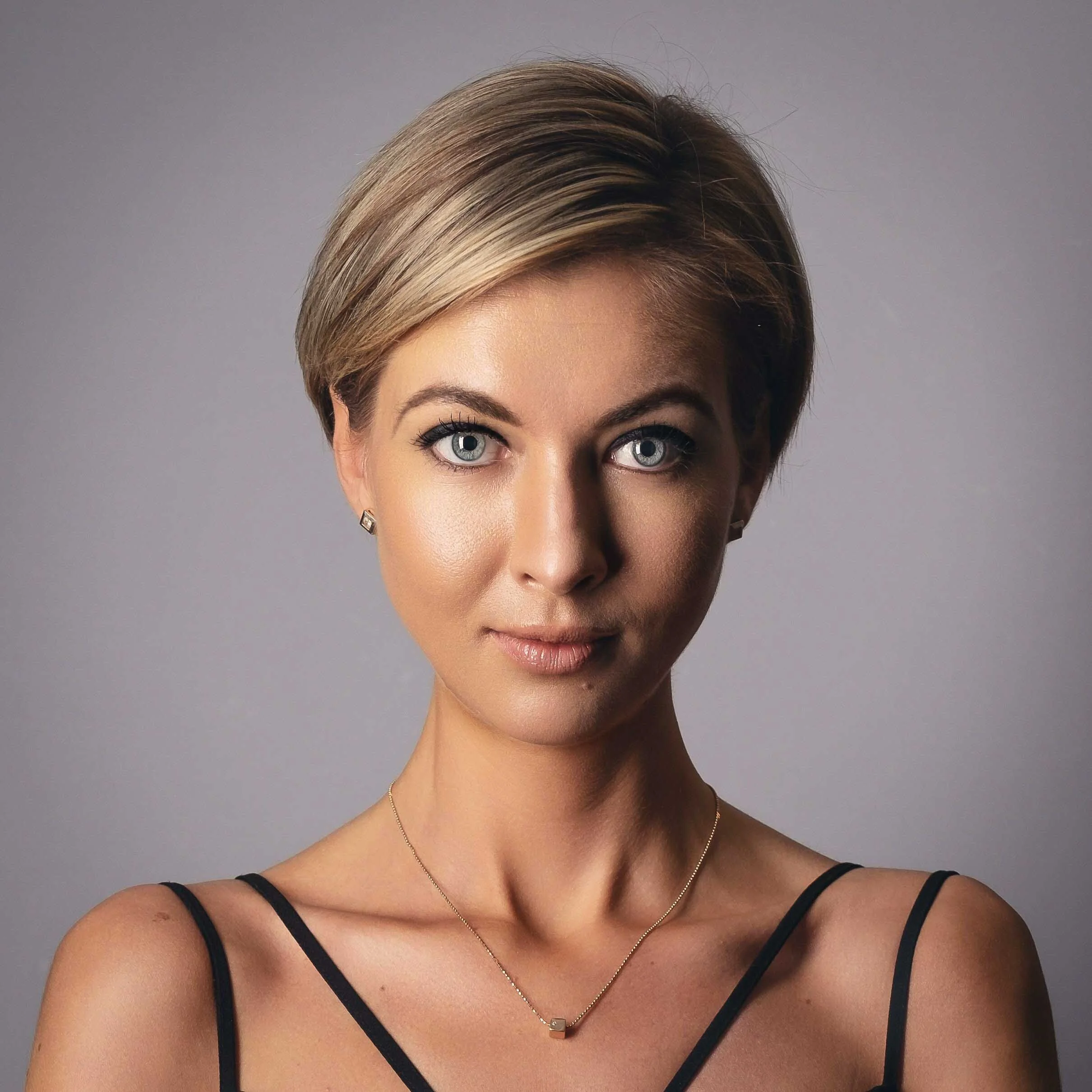 Headshot of model Alexandra Lewis