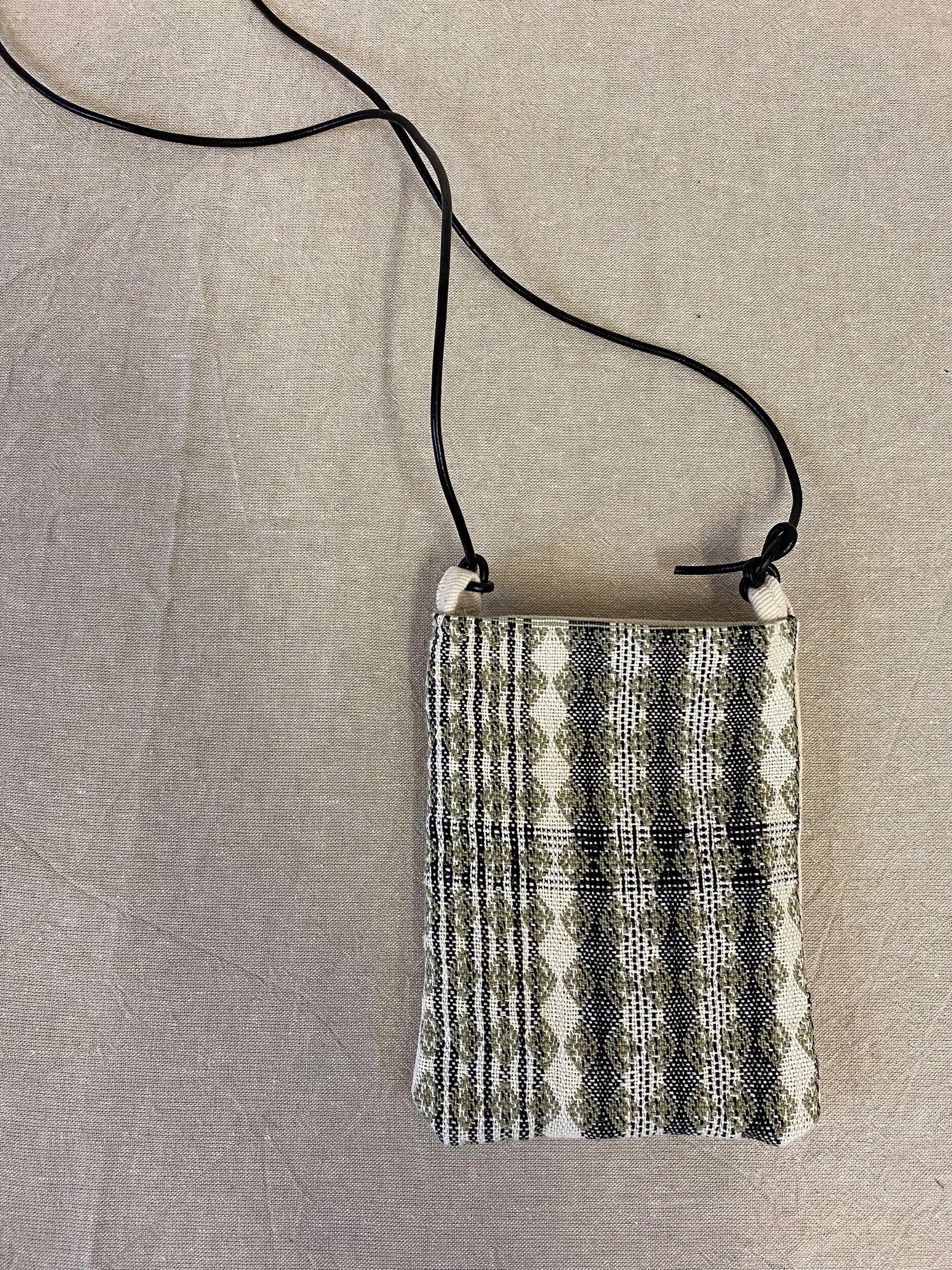 C8F944DB-3731-4626-833B-0DDB5EB87551