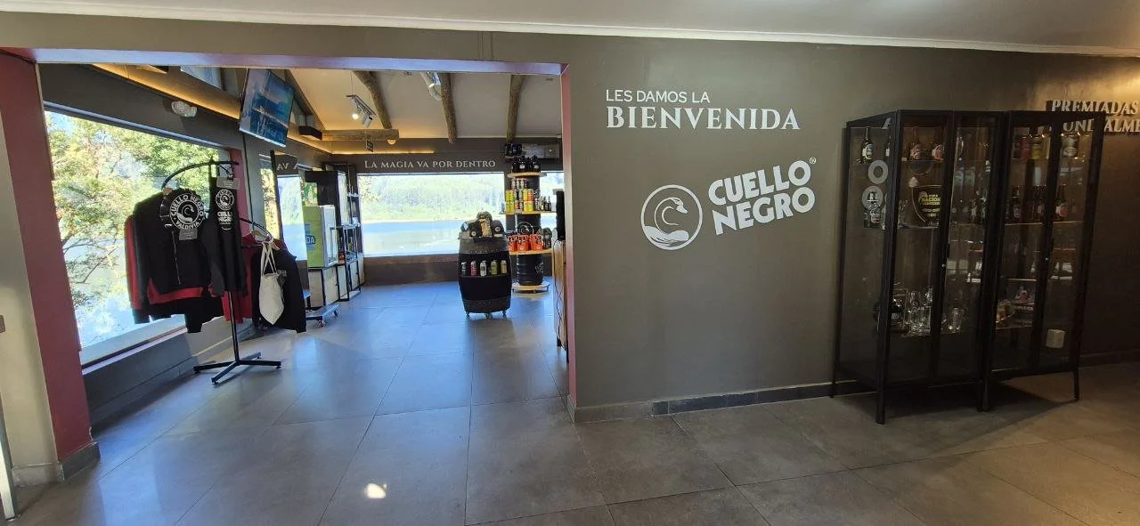 Diseño de espacio comercial para Cervecería Cuello Negro