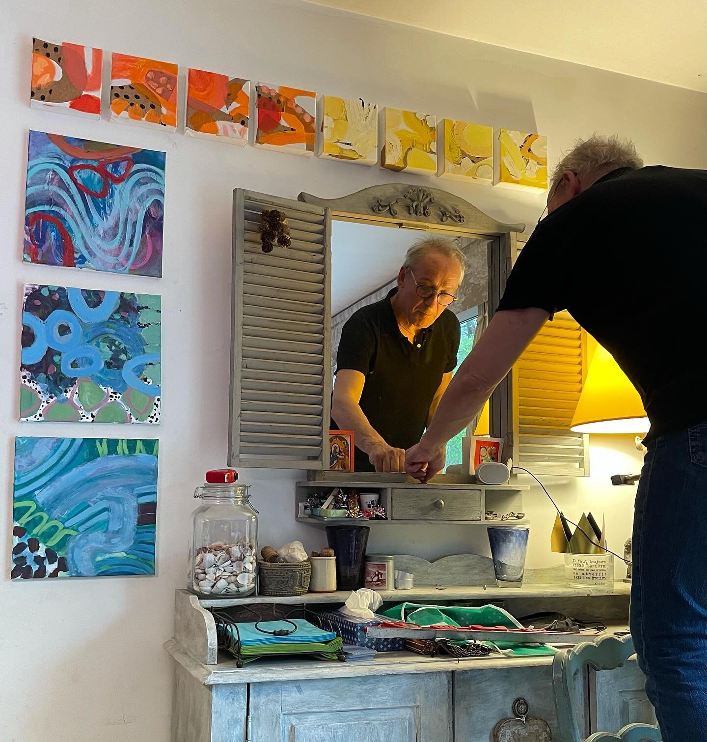 The dining room is my studio in France, so Antoine&rsquo;s hanging up works in progress 

#gratitude #studio #france #abstractart #contemporaryart #fineart #painter #colourlover