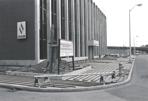 Construction of The Southern Connecticut Gas Comapny's former sales and executive office on Broad Streeet in Bridgeport in the 1970s. The company is now located on Marsh Hill Road in Orange (on the other side of the I-95 from UI).