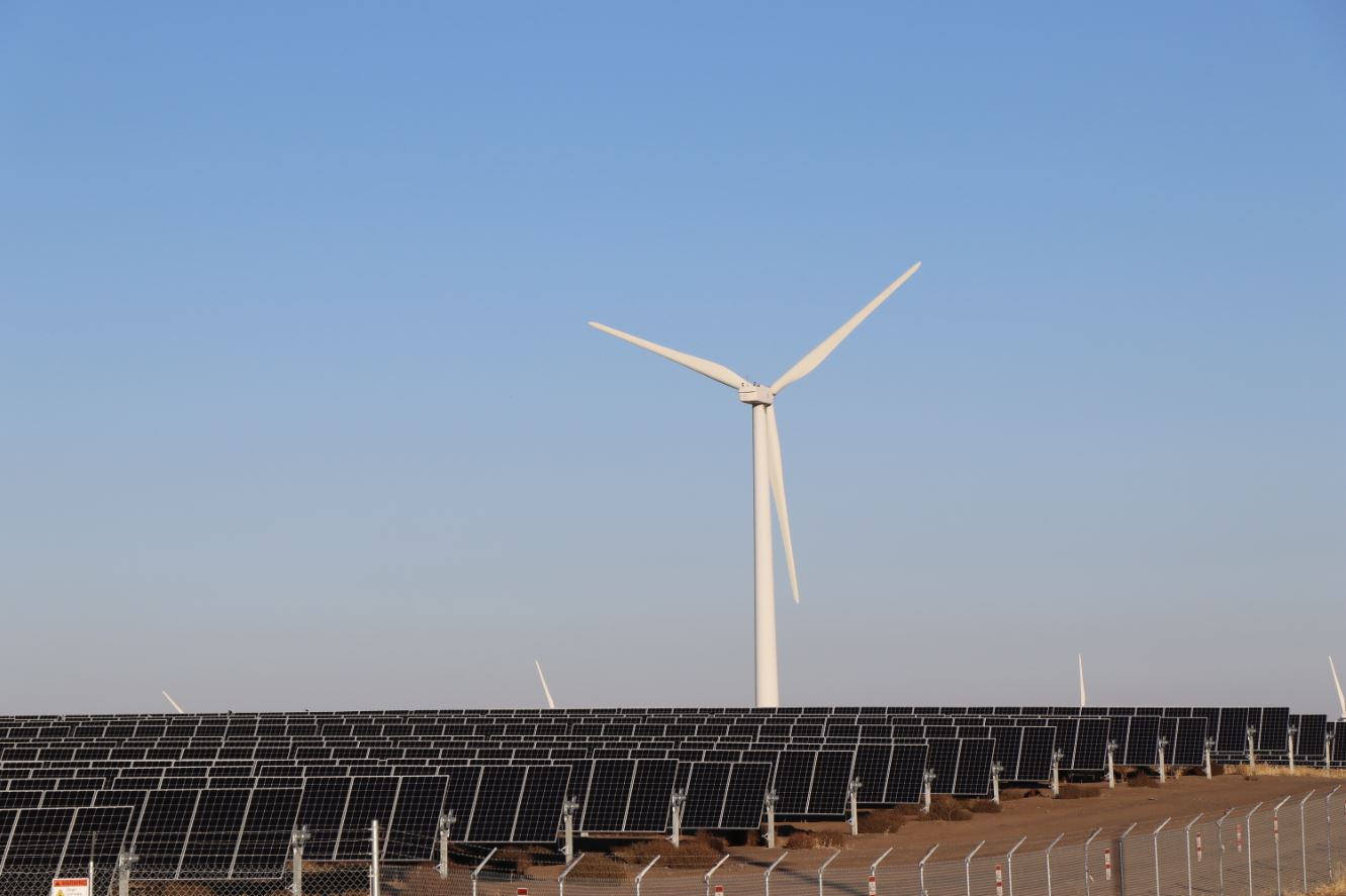 The Wy’East solar project in Oregon marks the first time that Avangrid Renewables colocated solar and wind facilities on the same land parcel. Photo courtesy of AVANGRID.