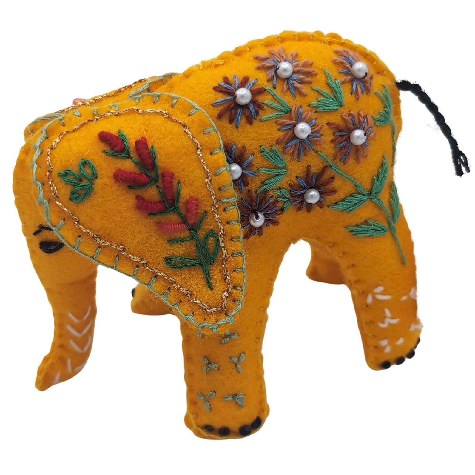 StandingElephant_DauNaw_SQ3640321.jpg