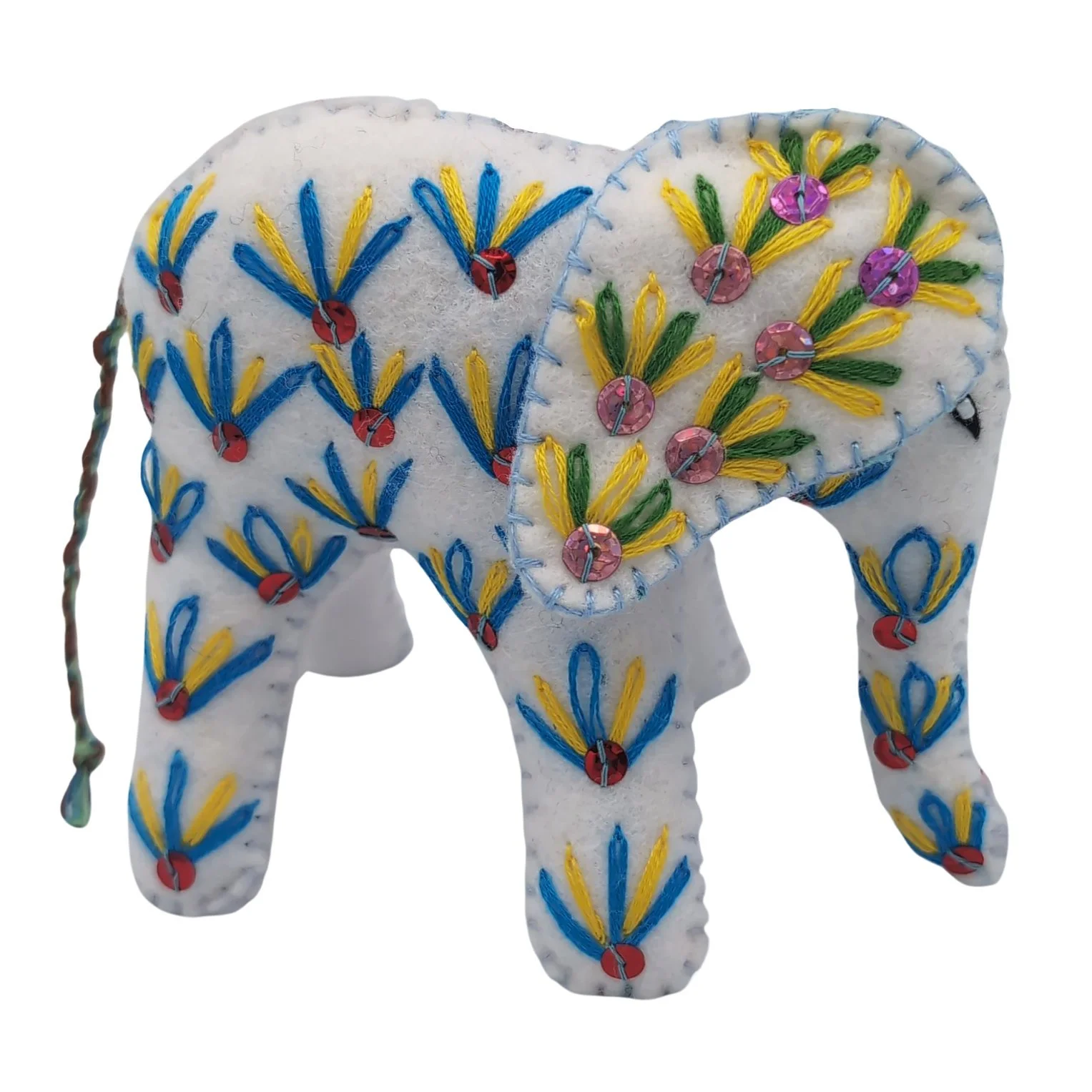 StandingElephant_Mandari_SQ1811401.jpg