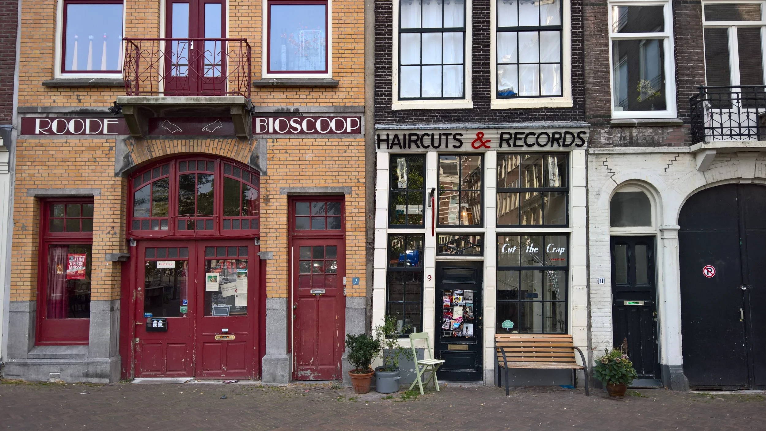 The Geometry of Living Neighborhoods