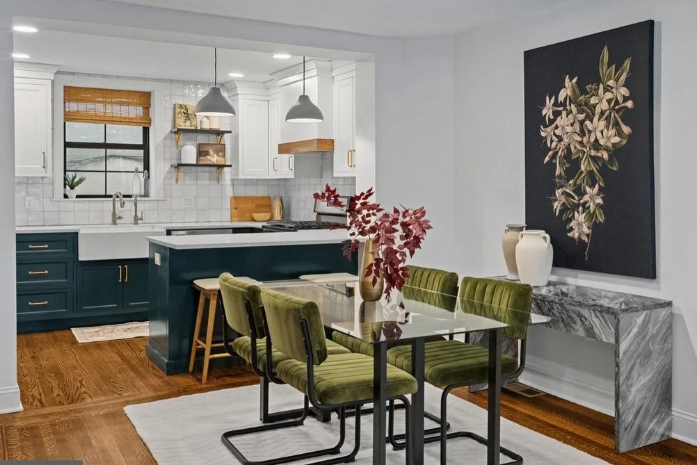 Bella Vista perfection, unlocked. ✨

A beautifully renovated Catharine Street classic with original inlay floors, a sun-soaked open layout, a swoon-worthy kitchen (hello coffee nook ☕️), private patio and breezeway, and a full-floor primary suite tha