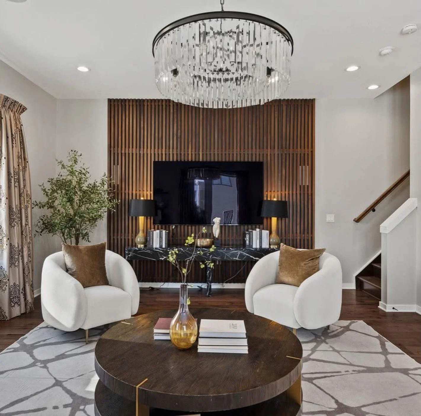 This one just hits different ✨

End-unit calm, park and water views, five levels of effortless living, and yes, an elevator. We staged this Northbank home to feel refined but real: clean lines, easy flow, and spaces that know how to host and unwind. 