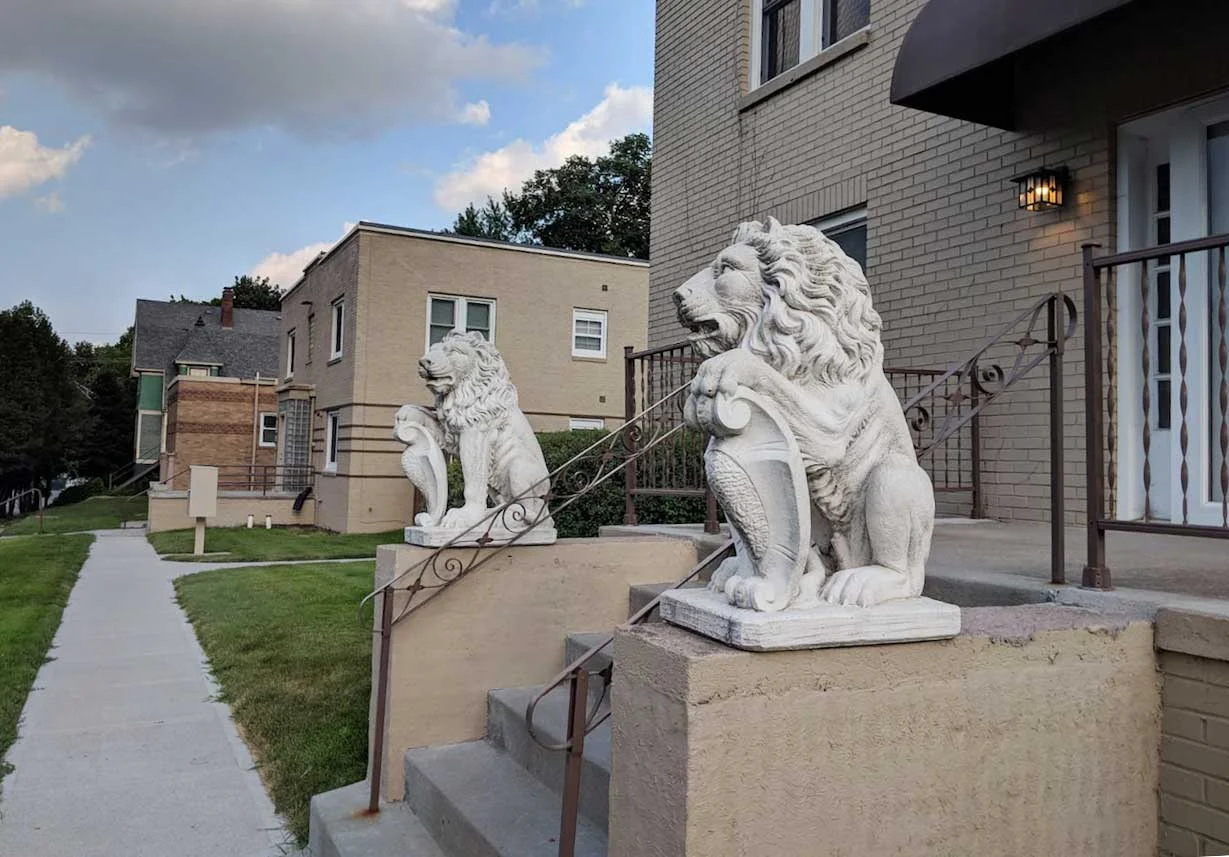 lions.jpg