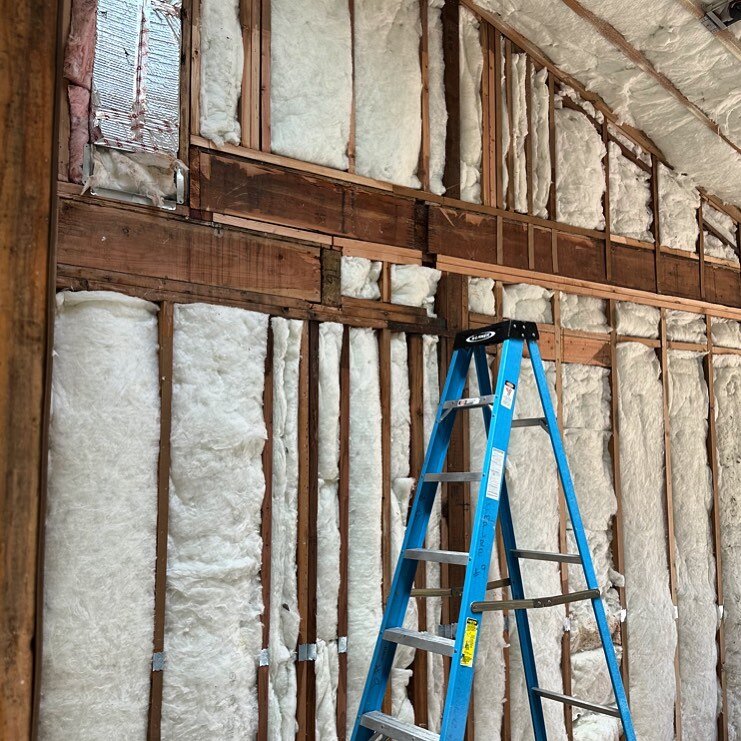 Is it me or does insulation look like cotton candy sometimes&hellip;🤔

&bull;
&bull;
&bull;
&bull;
&bull;
#builder #homedecor #construction #carpentry #build #carpenter #decor #insulation #renovation #architecture #building #diy #vanlife #home #inte