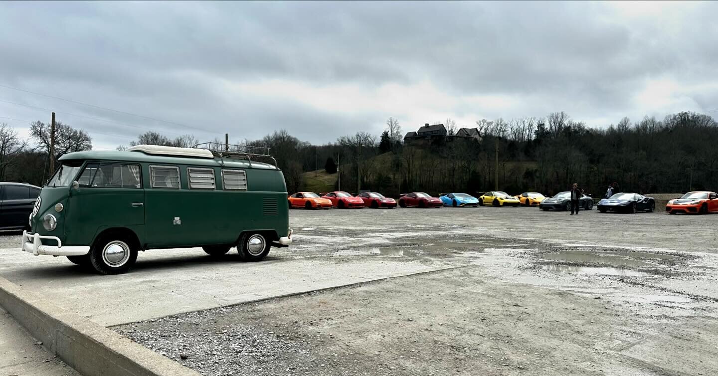 I brought a spoon to a gun fight&hellip;..but soup was on the menu so I got the best parking spot 😆 Always fun bumping into old friends!
&bull;
&bull;
&bull;
#VW #bus #aircooled #flatfour #so42 #velvetgreen #westylife #Porsche #Lamborghini #Ferrari 