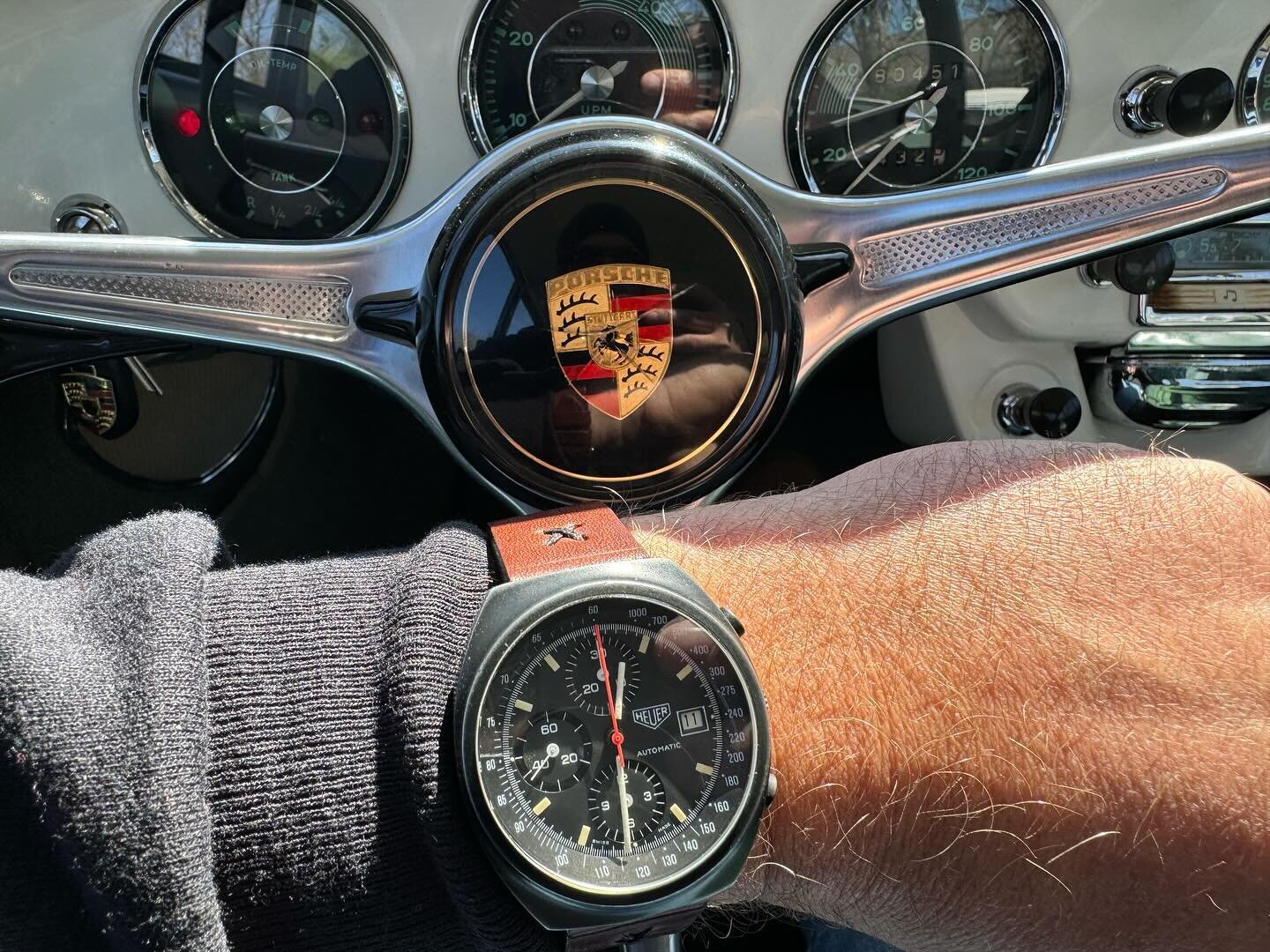 Porsche + Heuer is always a great combo! I must say, ever since I started listing to Spike&rsquo;s Car Radio with @spikeferesten @zuckerman and @jonnylieberman I&rsquo;ve definitely become more of a watch guy. Keep up the good work fellas 👌🏼
&bull;