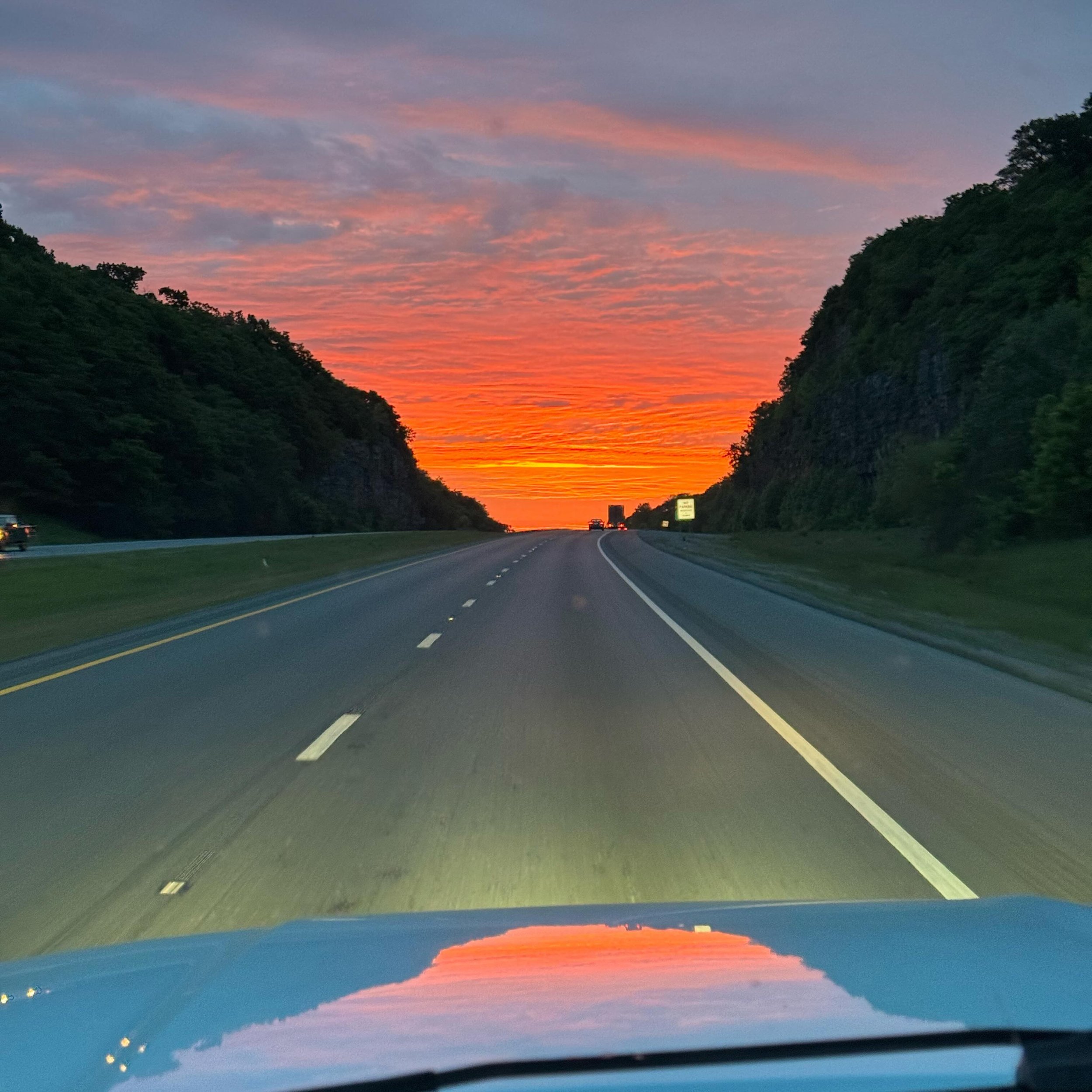 Beautiful Tennessee sunrise this morning heading east on 840. Quick down and back to ATL to pick up some equipment for the shop. Sure wish I was picking up something aircooled instead! Thank you TN for the view 🌄
&bull;
&bull;
&bull;
#TN #Sunrise #V