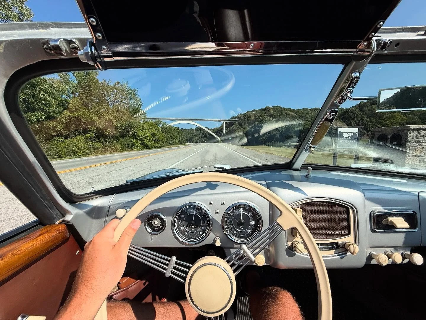 Looking forward to some more morning drives in the 52&rsquo; Split Cab 356&hellip;..really a lovely thing to drive 👌🏼
&bull;
&bull;
&bull;
#Porsche #356 #356preA #356splitwindow #cabriolet #flatfour #aircooed #1952 #Porsche356 #classic #forsale