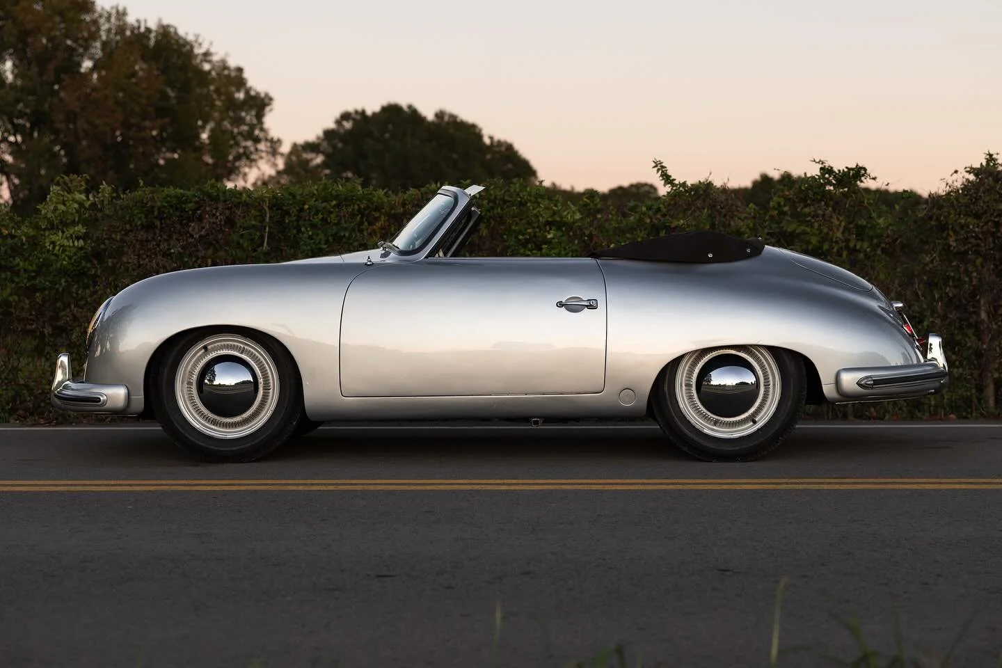 The 1952 356 Split-Window Cab is LIVE on @pcarmarket Check out the link 🔗 in our bio! Reserve is set low, so get your bids in! 
&bull;
&bull;
&bull;
#Porsche #356 #356prea #splitwindow #aircooled #flatfour #splitwindowcab #Pcar #Auction #live #forsa