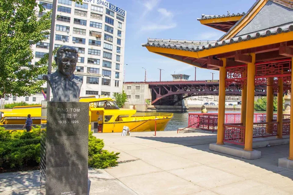 Ping Tom statue.jpg