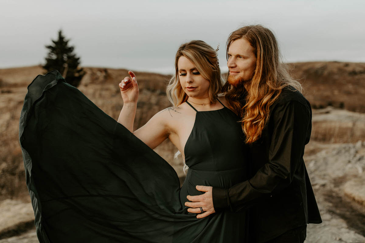 north carolina engagement photographer elopement couple adventure shelby robinson black balsam bald blue ridge parkway thistle wood photo